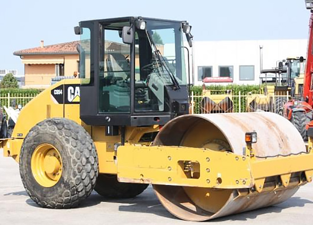 22-ROLLER CATERPILLAR CS 54