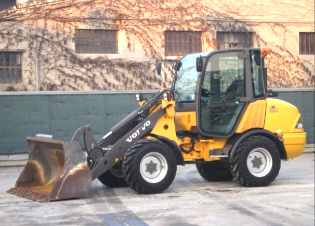 8-PALA VOLVO L25B