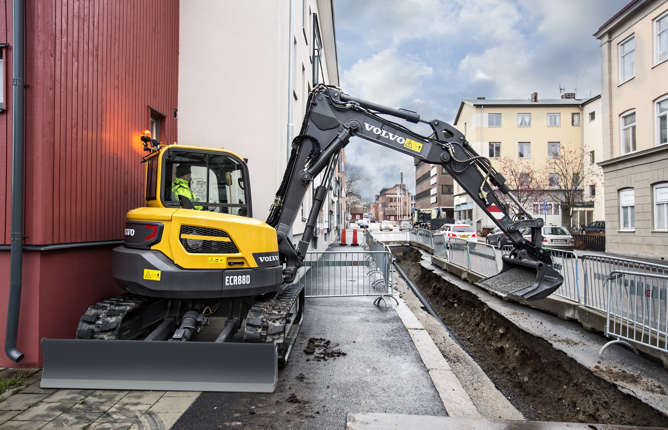 miniescavatore Volvo ECR 88 braccio triplice Padova