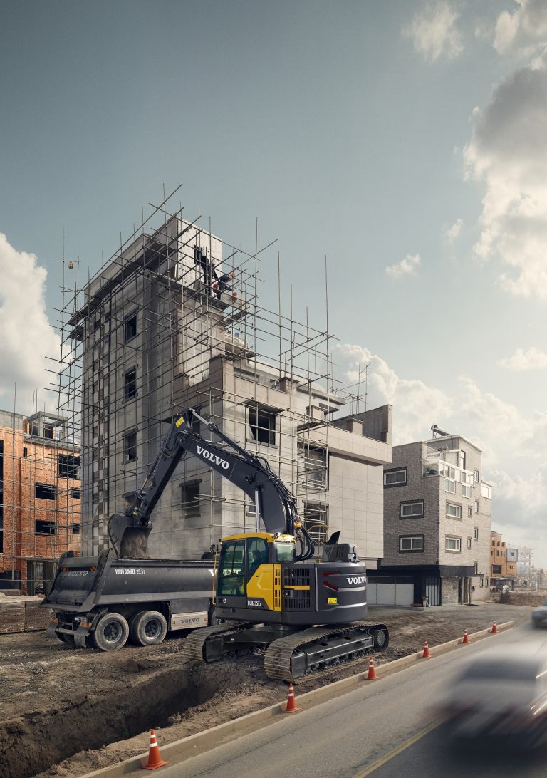 ESCAVATORE CINGOLATO VOLVO A NOLEGGIO A ROVIGO