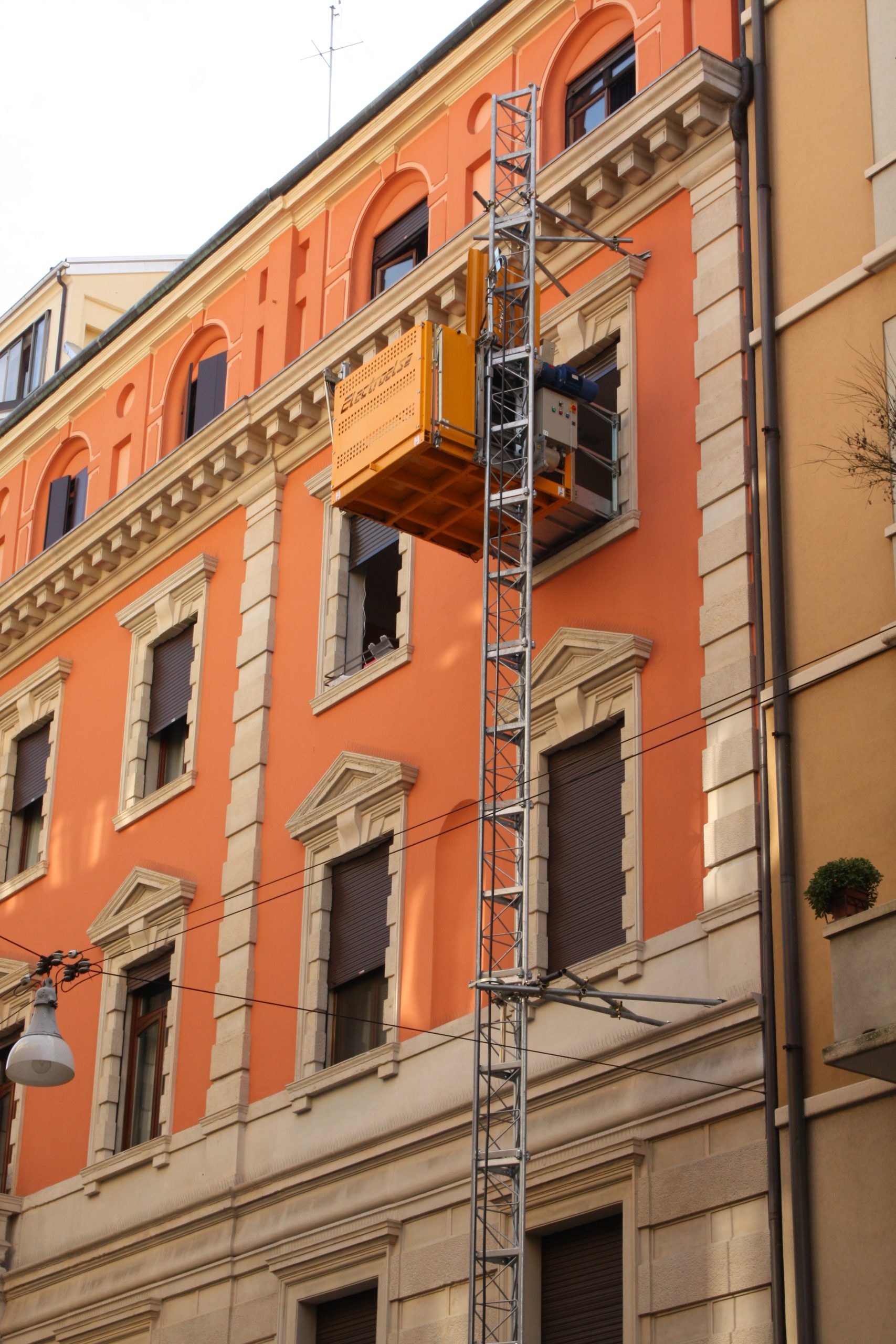 Noleggio ascensori da cantiere Padova, noleggio montacarichi - Foredil